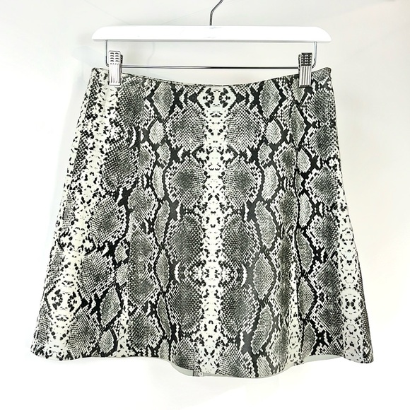 VEDA Grey Snakeskin Leather Mini A-Line Skirt - Picture 2 of 8